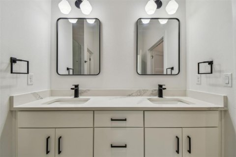 Adosado en alquiler en Saint Petersburg, Florida, 3 dormitorios, 231.42 m2 № 2234669 - foto 14