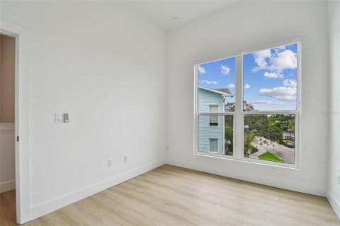 Adosado en alquiler en Saint Petersburg, Florida, 3 dormitorios, 231.42 m2 № 2234669 - foto 19