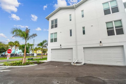Adosado en alquiler en Saint Petersburg, Florida, 3 dormitorios, 231.42 m2 № 2234669 - foto 27