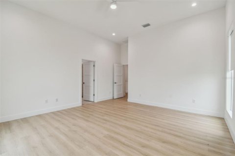 Adosado en alquiler en Saint Petersburg, Florida, 3 dormitorios, 231.42 m2 № 2234669 - foto 11