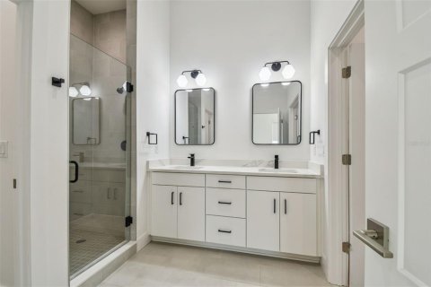 Adosado en alquiler en Saint Petersburg, Florida, 3 dormitorios, 231.42 m2 № 2234669 - foto 12
