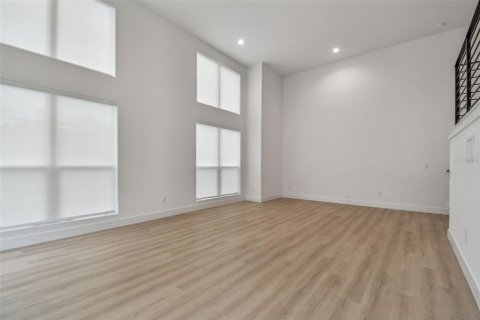 Adosado en alquiler en Saint Petersburg, Florida, 3 dormitorios, 231.42 m2 № 2234669 - foto 3