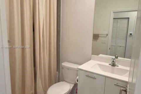 Villa ou maison à vendre à Miami, Floride: 3 chambres, 137.77 m2 № 2011816 - photo 4