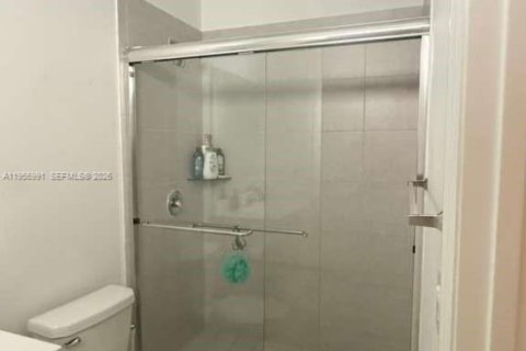 Villa ou maison à vendre à Miami, Floride: 3 chambres, 137.77 m2 № 2011816 - photo 6