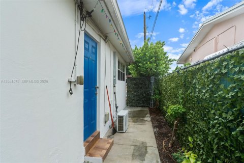Villa ou maison à vendre à Hialeah, Floride: 5 chambres, 173.91 m2 № 2343333 - photo 24