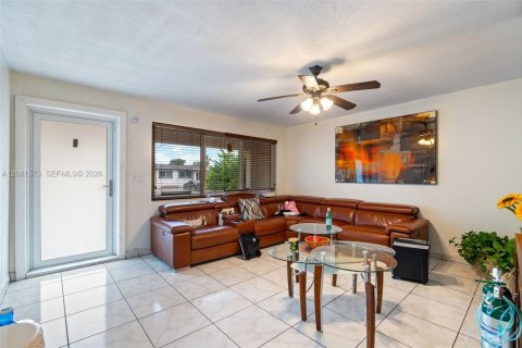 Villa ou maison à vendre à Hialeah, Floride: 5 chambres, 173.91 m2 № 2343333 - photo 6
