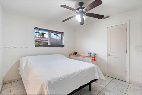 Villa ou maison à vendre à Hialeah, Floride: 5 chambres, 173.91 m2 № 2343333 - photo 12