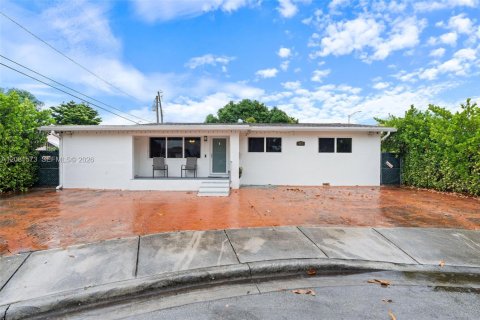 Villa ou maison à Hialeah, Floride 5 chambres, 173.91 m2 № 2343333