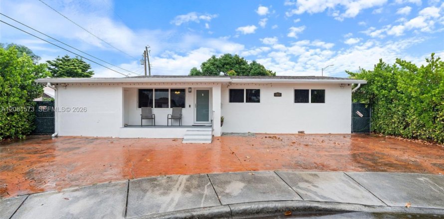Villa ou maison à Hialeah, Floride 5 chambres, 173.91 m2 № 2343333
