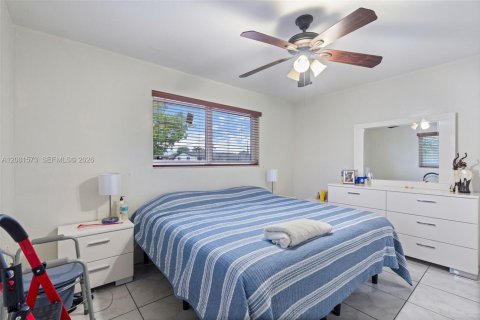Villa ou maison à vendre à Hialeah, Floride: 5 chambres, 173.91 m2 № 2343333 - photo 15