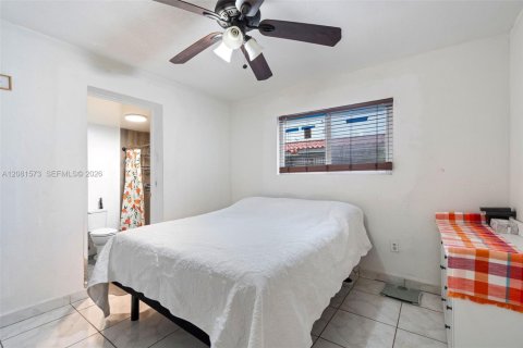 Villa ou maison à vendre à Hialeah, Floride: 5 chambres, 173.91 m2 № 2343333 - photo 11