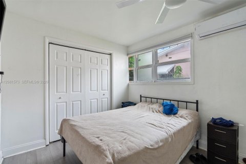 Villa ou maison à vendre à Hialeah, Floride: 5 chambres, 173.91 m2 № 2343333 - photo 18