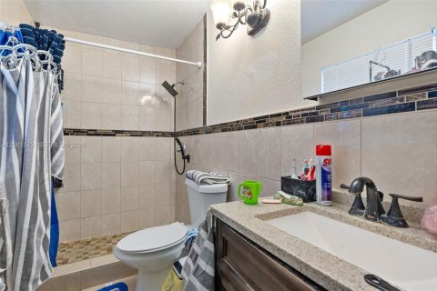 Villa ou maison à vendre à Hialeah, Floride: 5 chambres, 173.91 m2 № 2343333 - photo 23