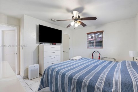 Villa ou maison à vendre à Hialeah, Floride: 5 chambres, 173.91 m2 № 2343333 - photo 16