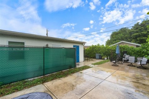 Villa ou maison à vendre à Hialeah, Floride: 5 chambres, 173.91 m2 № 2343333 - photo 25