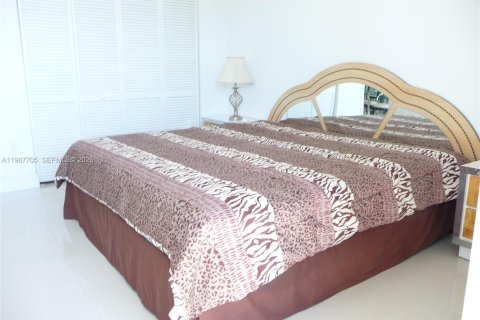 Copropriété à louer à Aventura, Floride: 2 chambres, 101.45 m2 № 2048953 - photo 17