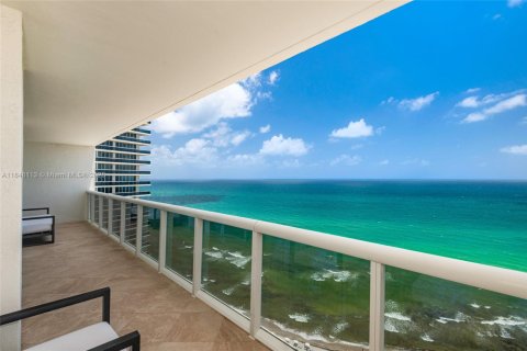 Copropriété à vendre à Hallandale Beach, Floride: 3 chambres, 171.03 m2 № 1849102 - photo 18