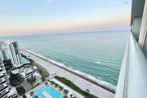 Condo in Hallandale Beach, Florida, 1 bedroom  № 1868751 - photo 3