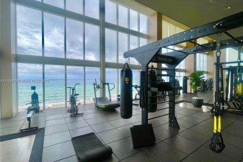Condo in Hallandale Beach, Florida, 1 bedroom  № 1868751 - photo 24