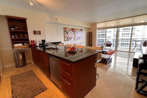 Condo in Hallandale Beach, Florida, 1 bedroom  № 1868751 - photo 7