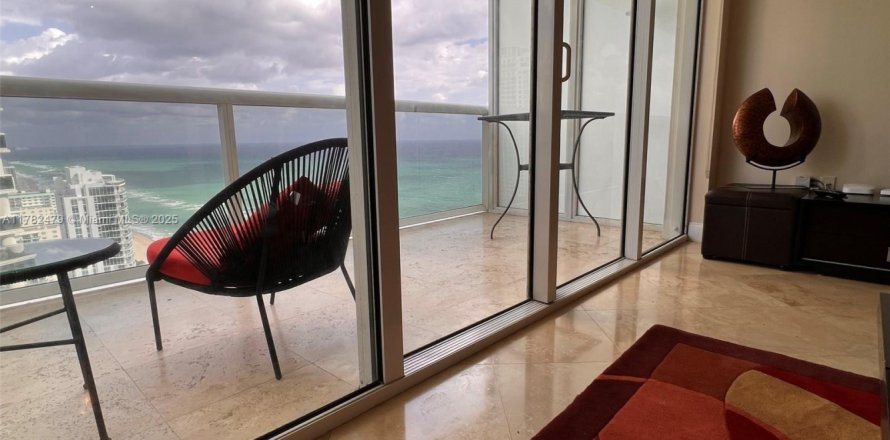 Condo in Hallandale Beach, Florida, 1 bedroom  № 1868751