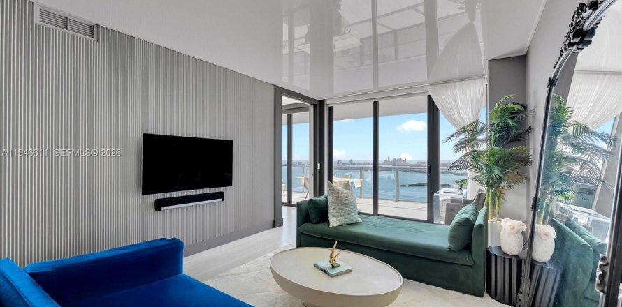 Кондоминиум с 2 спальнями в Майами, Флорида № 2003920