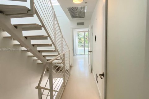 Condo in Miami Beach, Florida, 2 bedrooms № 1958283 - photo 6