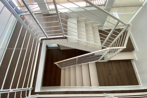 Condo in Miami Beach, Florida, 2 bedrooms № 1958283 - photo 22