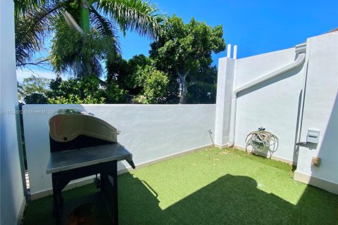 Condo in Miami Beach, Florida, 2 bedrooms № 1958283 - photo 8