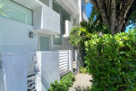 Condo in Miami Beach, Florida, 2 bedrooms № 1958283 - photo 29