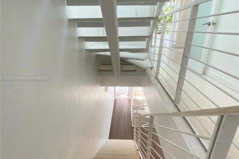 Condo in Miami Beach, Florida, 2 bedrooms № 1958283 - photo 21