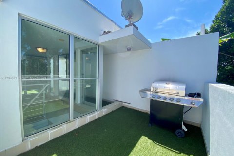 Condo in Miami Beach, Florida, 2 bedrooms № 1958283 - photo 7