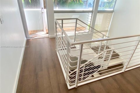 Condo in Miami Beach, Florida, 2 bedrooms № 1958283 - photo 23