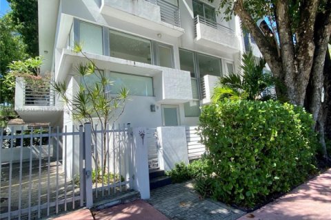 Condo in Miami Beach, Florida, 2 bedrooms № 1958283 - photo 28