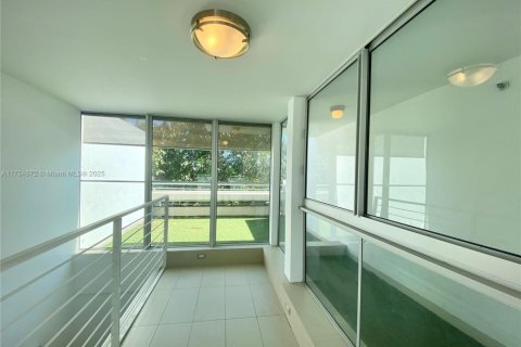 Condo in Miami Beach, Florida, 2 bedrooms № 1958283 - photo 20