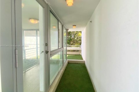 Condo in Miami Beach, Florida, 2 bedrooms № 1958283 - photo 14