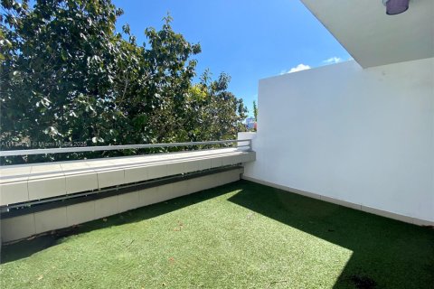 Condo in Miami Beach, Florida, 2 bedrooms № 1958283 - photo 11