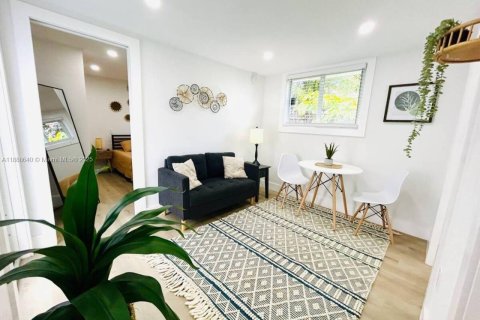 Снять в аренду коммерческую недвижимость в Майами, Флорида 1 спальня, 41.81м2, № 1942521 - фото 5