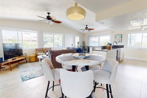 House in New Smyrna Beach, Florida 3 bedrooms, 171.87 sq.m. № 1284530 - photo 9