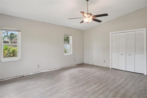 House in Clearwater, Florida 3 bedrooms, 252.04 sq.m. № 1829656 - photo 23