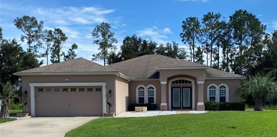 House in Leesburg, Florida 4 bedrooms, 226.59 sq.m. № 1843824