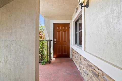 Купить кондоминиум в Катлер-Бей, Флорида 2 спальни, 75.16м2, № 2003147 - фото 9