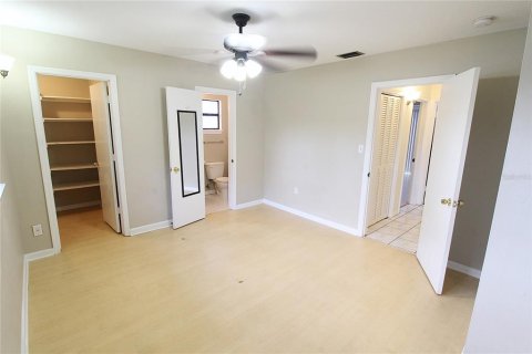 House in Sarasota, Florida 3 bedrooms, 161.37 sq.m. № 2209883 - photo 12