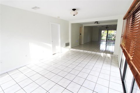 House in Sarasota, Florida 3 bedrooms, 161.37 sq.m. № 2209883 - photo 6