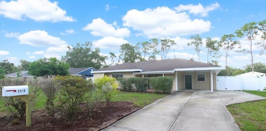 House in Sarasota, Florida 3 bedrooms, 161.37 sq.m. № 2209883