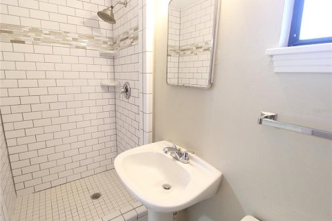 House in Sarasota, Florida 3 bedrooms, 161.37 sq.m. № 2209883 - photo 14
