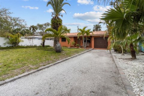 Villa ou maison à vendre à Indian Rocks Beach, Floride: 2 chambres, 98.85 m2 № 1761496 - photo 8