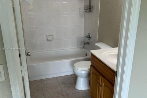 Townhouse in Homestead, Florida 2 bedrooms, 85.38 sq.m. № 1688989 - photo 10