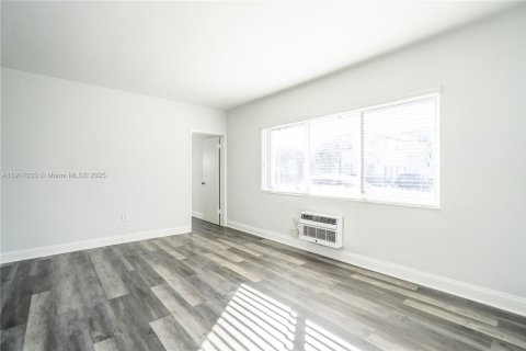 Снять в аренду квартиру в Майами-Бич, Флорида 1 спальня, 58.44м2, № 1973754 - фото 2