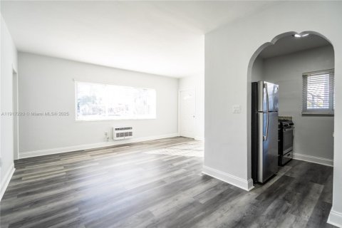 Снять в аренду квартиру в Майами-Бич, Флорида 1 спальня, 58.44м2, № 1973754 - фото 6